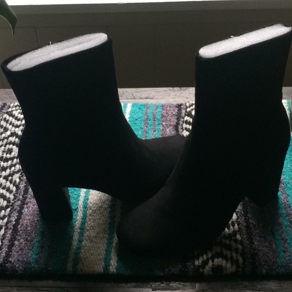 Naturalizer booties - Picture 4 of 5